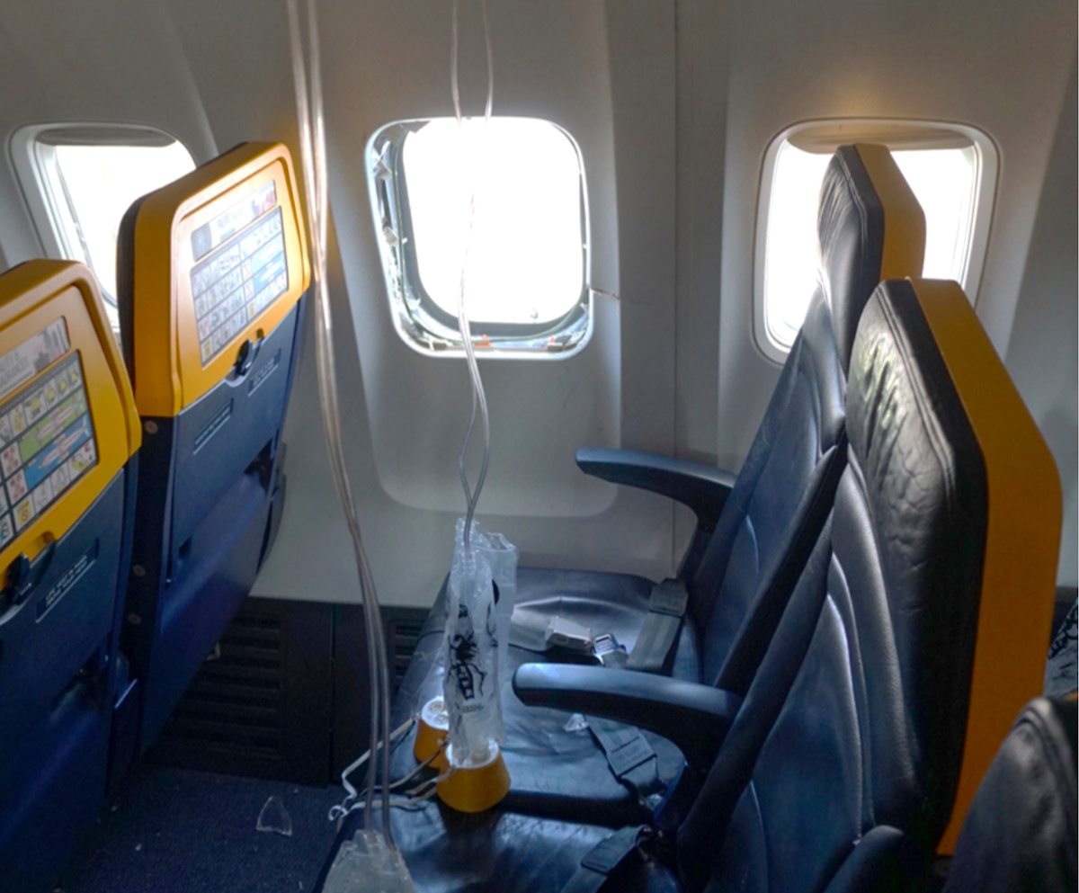 Η Ryanair αμφισβητεί ότι ο Σέρβος επιβάτης βγήκε από το παράθυρο του αεροσκάφους στην πτήση «θρίλερ» στην Ελλάδα