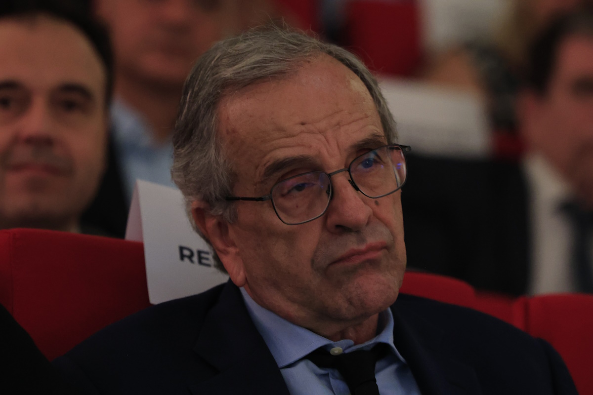 Αλλαγή στρατηγικής στο Μαξίμου για Σαμαρά ^ οι δημοσκοπήσεις του δίνουν πάνω από 5-15% ^ πακέτο μέτρων 200 εκατ. για την ενέργεια ετοιμάζει η κυβέρνηση με εντολή Μητσοτάκη να ξύσουν τον πάτο του βαρελιού ^ μπρα ντε φερ στην ΕΕ για μείωση στον ΕΦΚ των καυσίμων ^ το «όρθιοι» της Γιαννακοπούλου για το χειροκρότημα στον Ανδρουλάκη ^ οι οδηγίες του προέδρου του ΠΑΣΟΚ προς ναυτιλομένους για δράση τώρα «γιατί μετά θα είναι αργά»