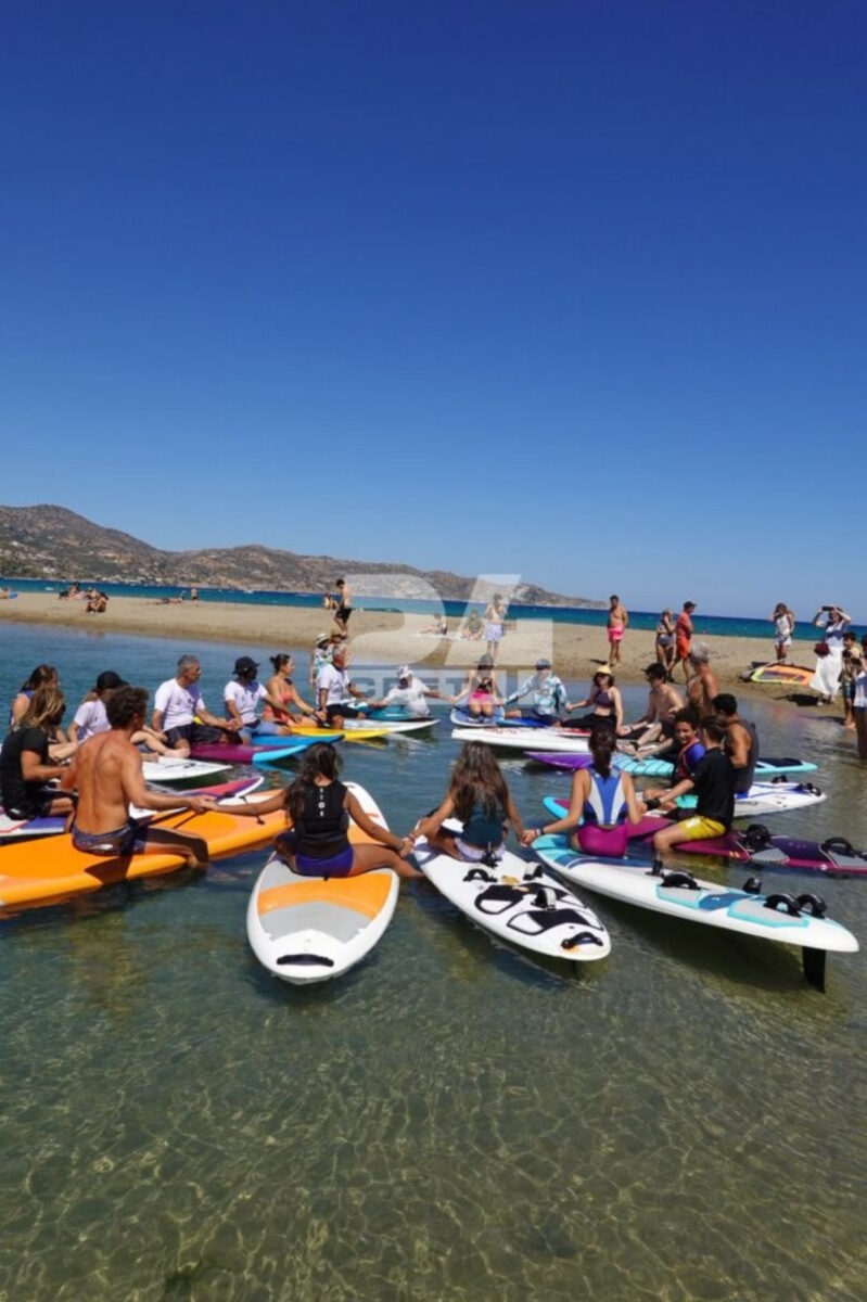 Σέρφερ αποχαιρετούν τον 71χρονο σέρφερ στο Ηράκλειο