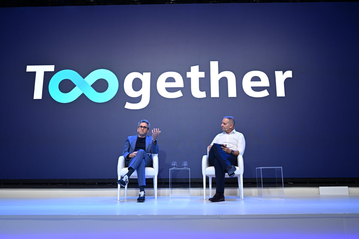 Από αριστερά προς τα δεξιά: Floriano Masoero, CEO Siemens Ιταλίας και Βασίλειος Χατζίκος, CEO Siemens Ελλάδος