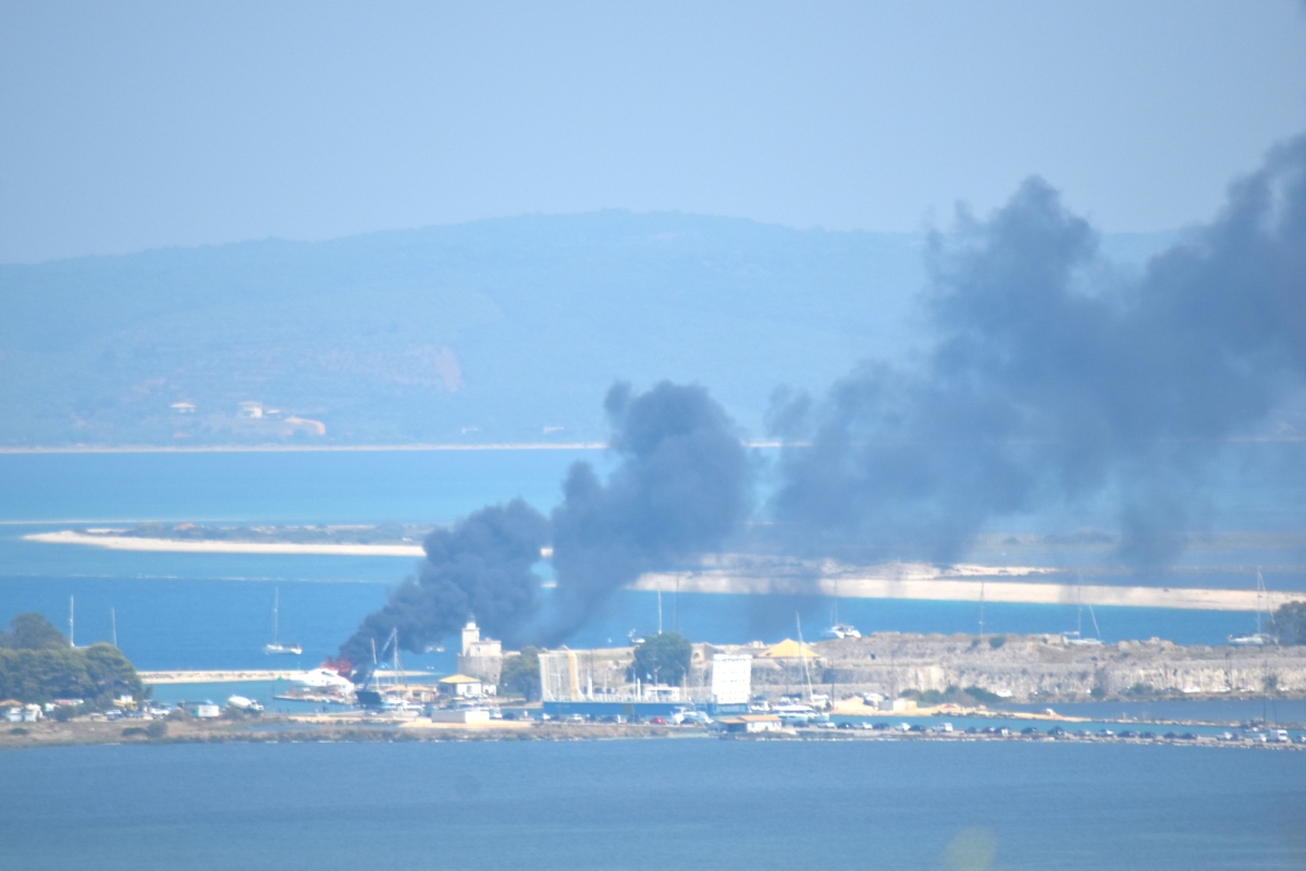 Φωτιά σε θαλαμηγό στη Λευκάδα - Σώοι οι τρεις επιβαίνοντες