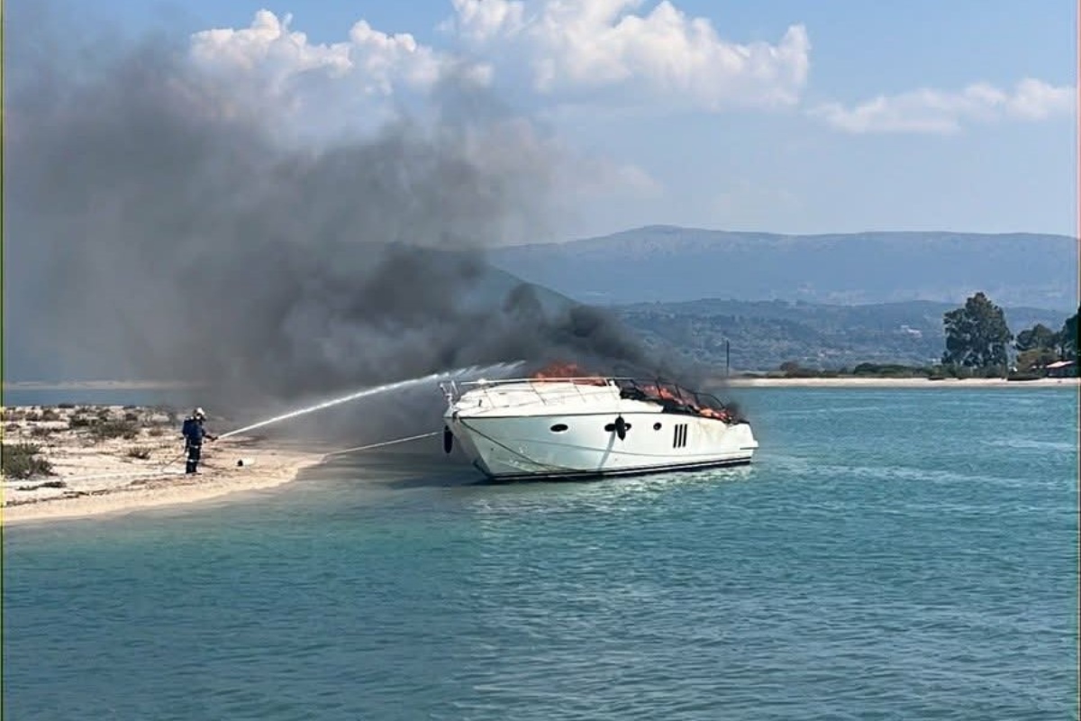 Φωτιά σε σκάφος στη Λευκάδα