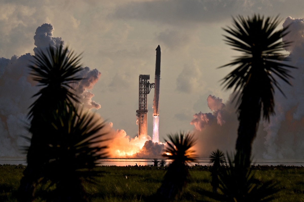 Ο πύραυλος Starship της SpaceX μπήκε σε τροχιά για πρώτη φορά κατά τη διάρκεια της 14ης ιστορικής του πτήσης