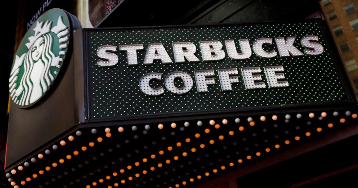 Η Starbucks κλείνει άλλα 250 καφέ στη Βόρεια Αμερική Η Starbucks κλείνει άλλα 250 καφέ στη Βόρεια Αμερική