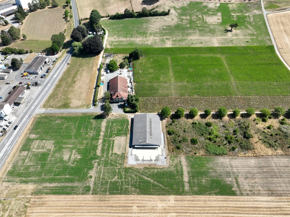 A drone view shows traces of a large basin linked to a thermal bath complex in a field in the Roman city of Aventicum in Avenches, Vaud, Switzerland, July 21, 2026. L. Francey, DGIP-Direction de l’archeologie cantonale