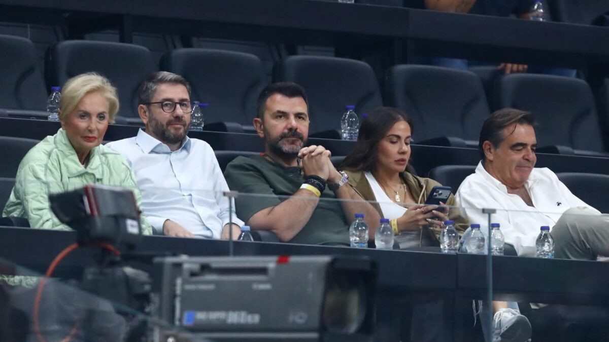 Μαργαρίτης Σχοινάς – Νίκος Ανδρουλάκης: Από τις «βολές» στη Βουλή, μαζί στο T-Center για τον Παναθηναϊκό