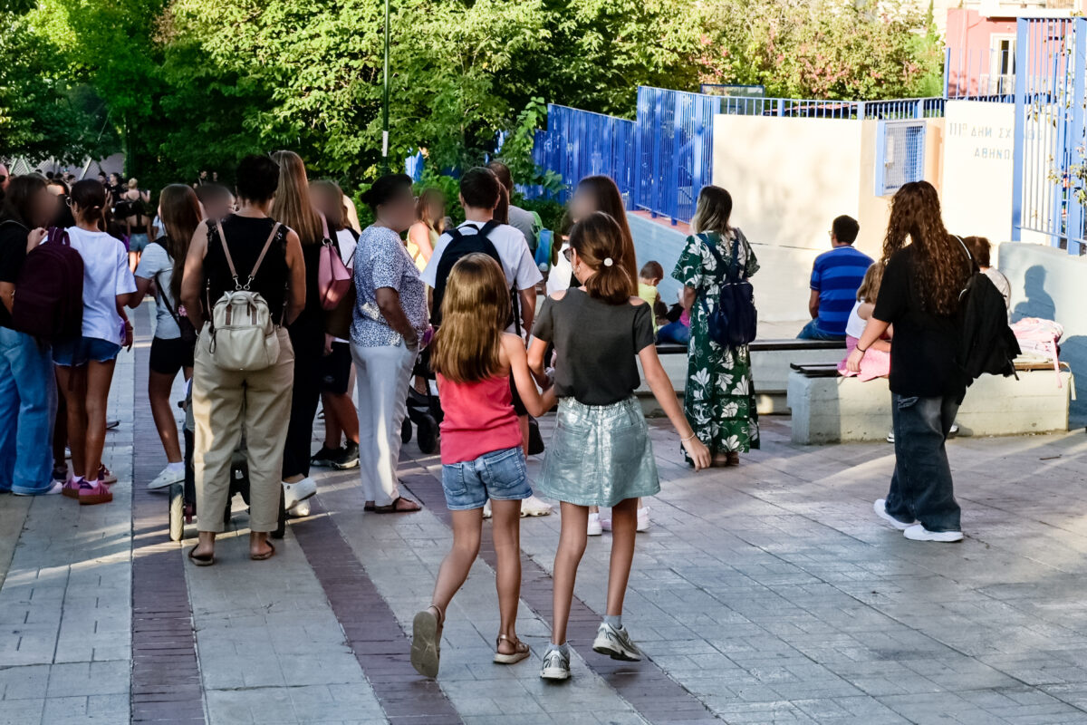 Σχολεία: Αύριο Παρασκευή το πρώτο κουδούνι για φέτος - «Διεθνή Απολυτήρια» και EduPlan.AI οι μεγάλες αλλαγές της σχολικής χρονιάς