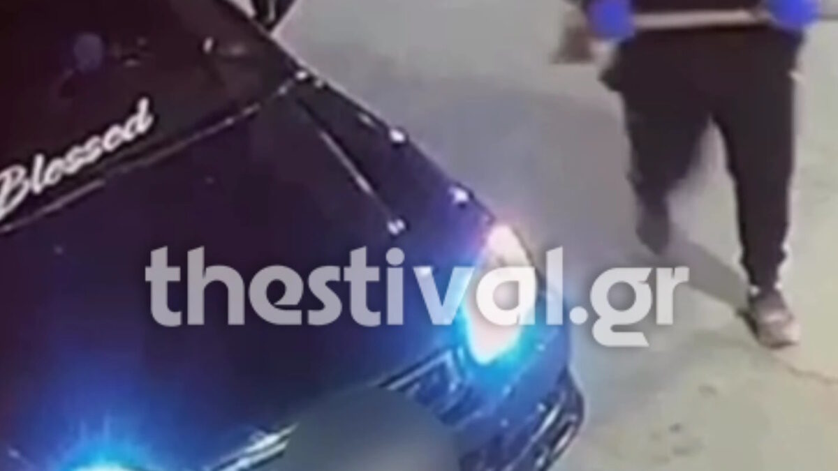 Θεσσαλονίκη: Η στιγμή που ληστές μπουκάρουν με τσεκούρι και λοστό σε βενζινάδικο
