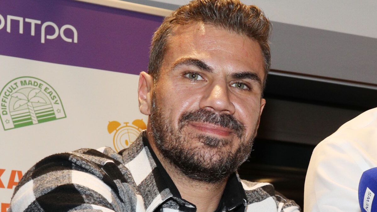 Άκης Πετρετζίκης