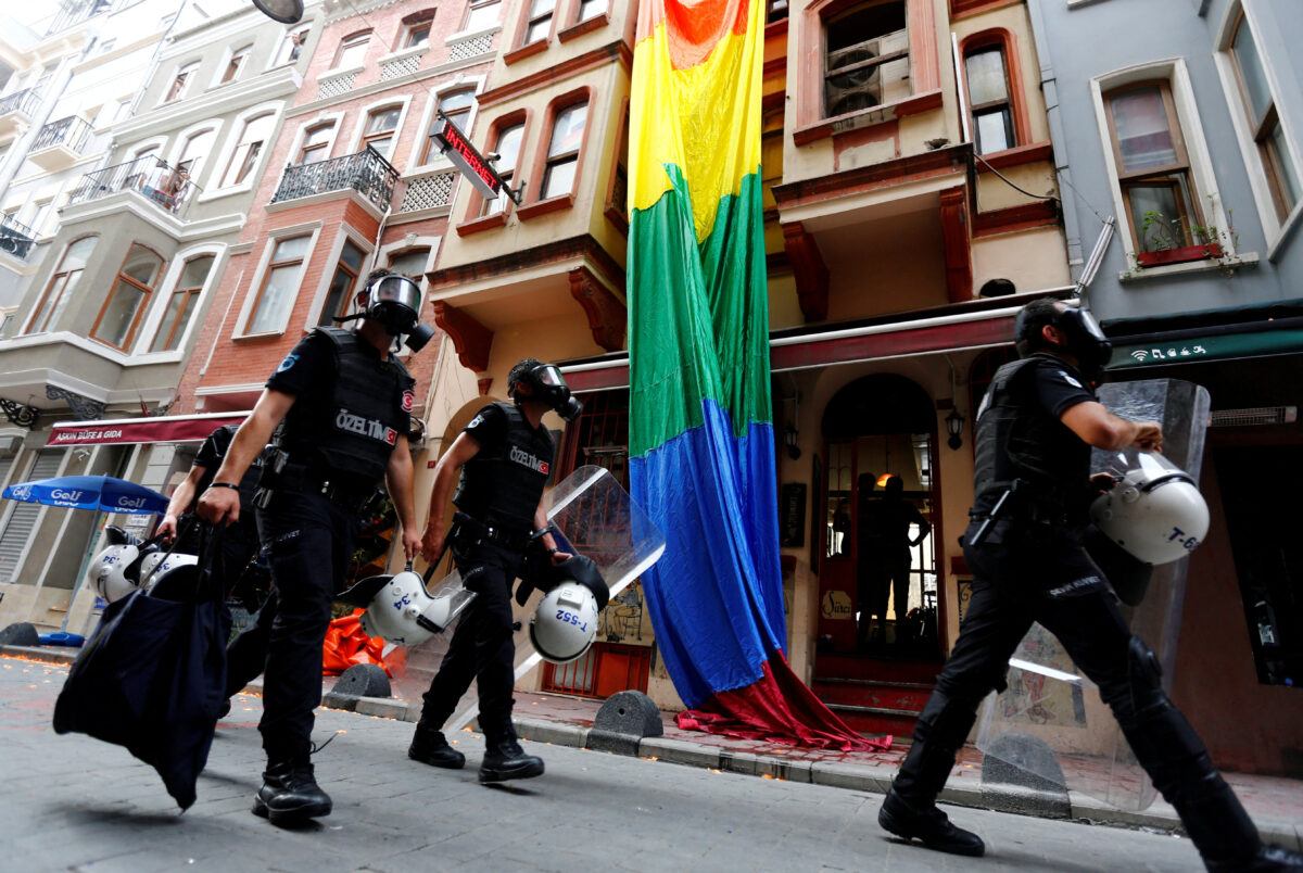 Τουρκία: Μεσαιωνικές καταστάσεις με τις συλλήψεις ακτιβιστών της ΛΟΑΤΚΙ+ κοινότητας - 16 άτομα προφυλακίστηκαν