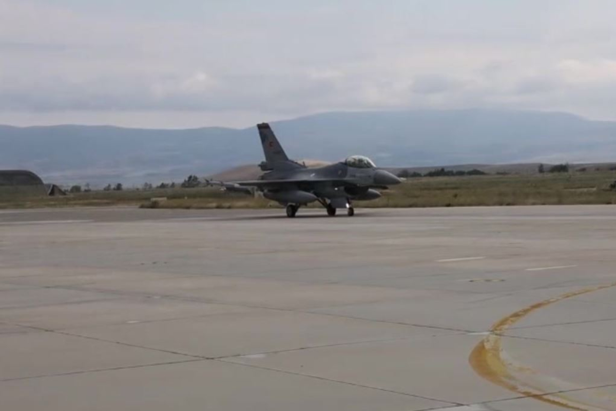 «Ατσάλινα φτερά»: Η προκλητική άσκηση της Τουρκίας με οπλισμένα F-16 νότια της Κύπρου