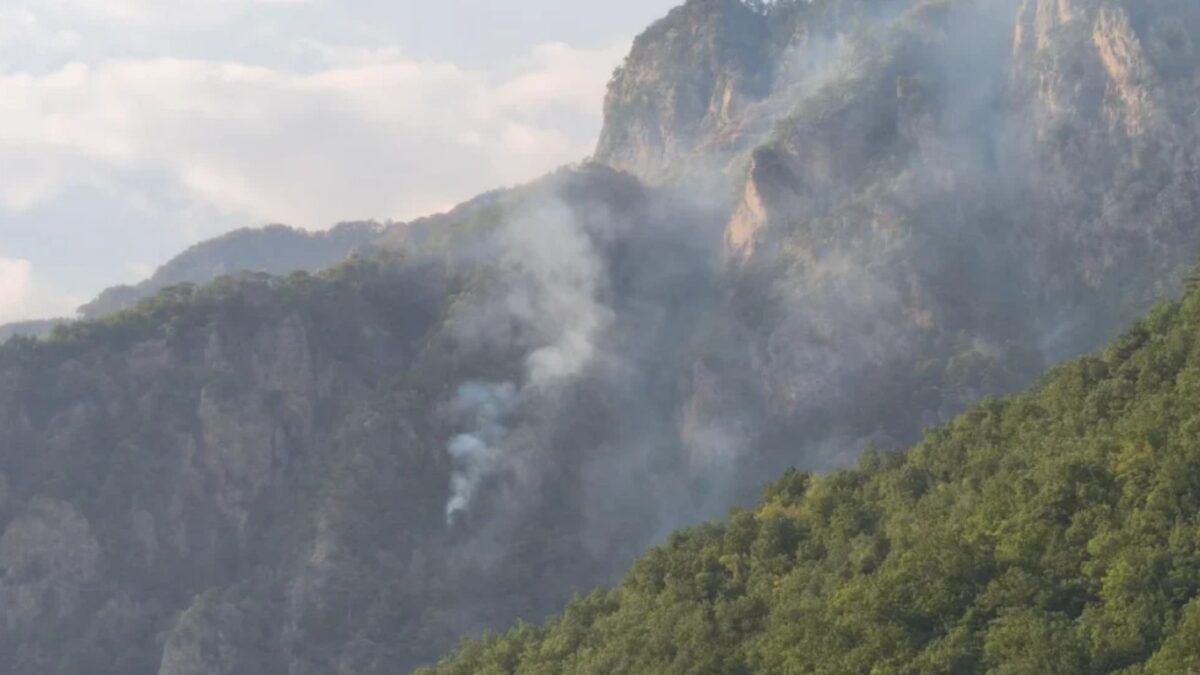 Το μέτωπο της φωτιάς στην Τραπεζίτσα