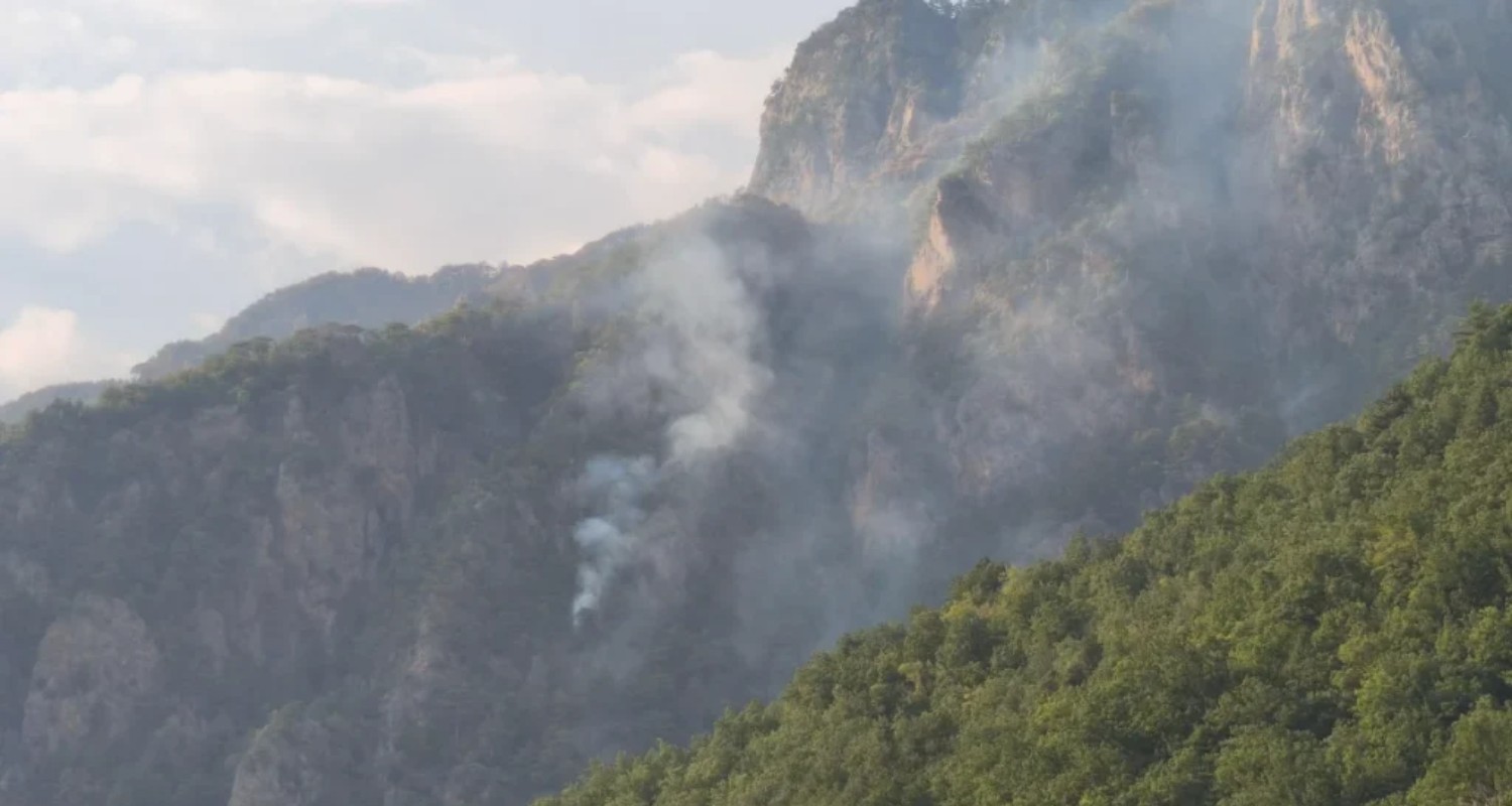 Φωτιά στην Κόνιτσα: Για 15η μέρα συνεχίζεται η «μάχη» στην Τραπεζίτσα – Στάχτη πάνω από 8.000 στρέμματα