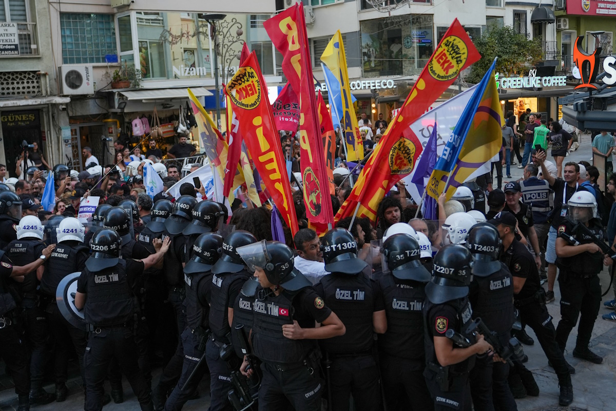 Πάνω από 150 συλλήψεις σε επιχείρηση κατά της ΛΟΑΤΚΙ+ κοινότητας στην Τουρκία