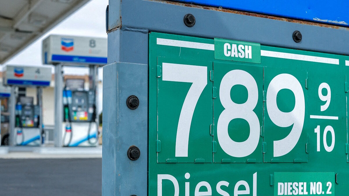 FILE PHOTO: The current price of diesel fuel is shown in Encinitas, California, U.S., September 16, 2026. REUTERS/Mike Blake/File Photo