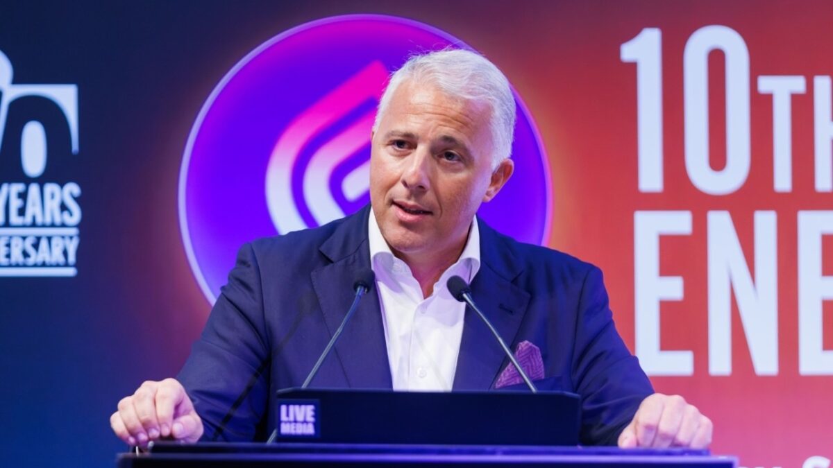 Καραμούζης (Εθνική Τράπεζα): Έως το 2030 αναμένονται 20 δισ. ευρώ σε ΑΠΕ και αποθήκευση – Οι προκλήσεις για τις τράπεζες