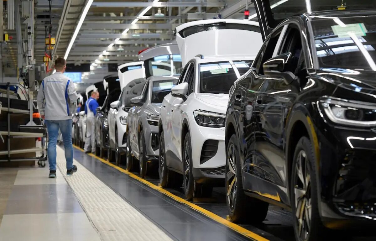 Η Volkswagen σε δεινή θέση - Η κινέζικη απειλή, το υψηλό κόστος παραγωγής και τα σχέδια επιστροφής