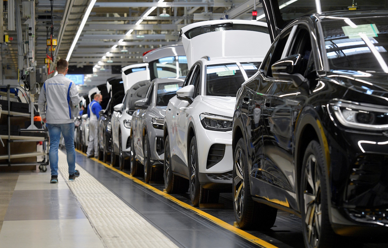 H Volkswagen «κόβει» 100.000 θέσεις εργασίας μέχρι το 2030, μειώνει μοντέλα και επανεξετάζει την παραγωγή 4 εργοστασίων