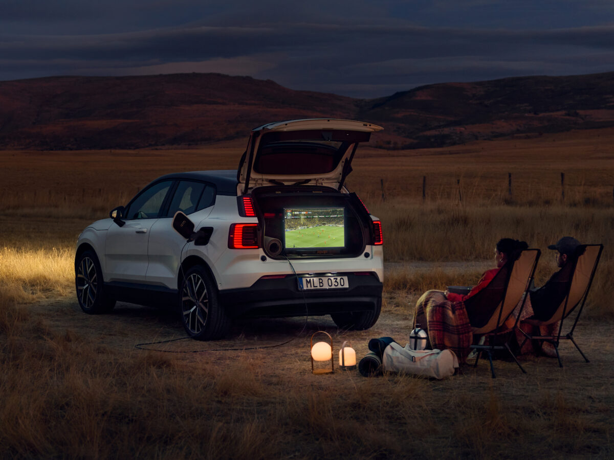 Το Volvo EX30 γίνεται κινητή τράπεζα τροφοδοσίας
