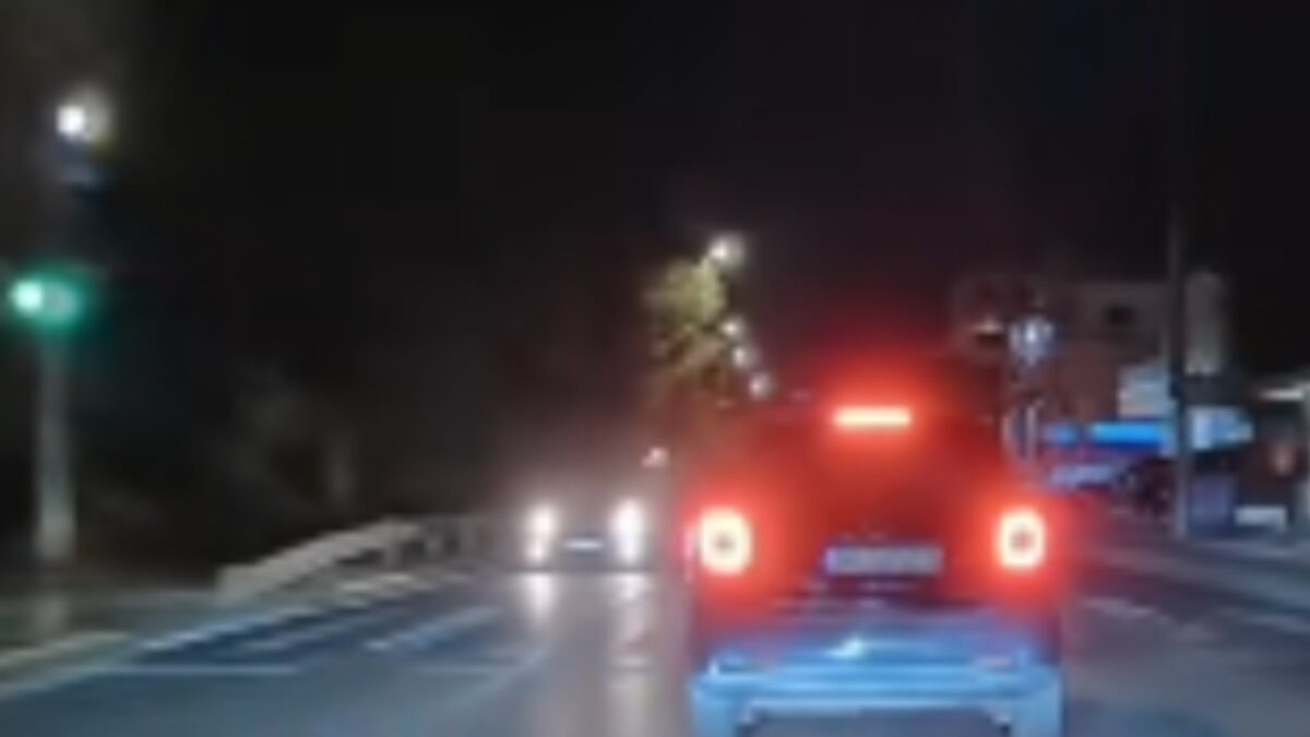 Βίντεο με οδηγό αυτοκινήτου να πηγαίνει ανάποδα στην παραλιακή