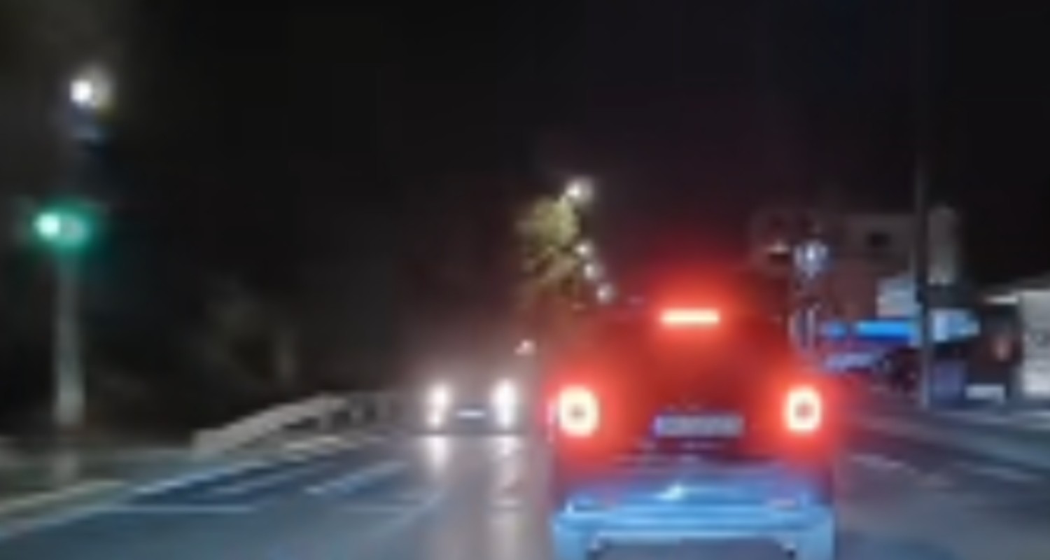 Βούλα: Αυτοκίνητο μπήκε ανάποδα στην παραλιακή – Τρομακτικό βίντεο