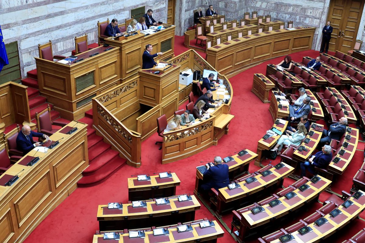 Συζήτηση στη Βουλή για τη Συνταγματική Αναθεώρηση