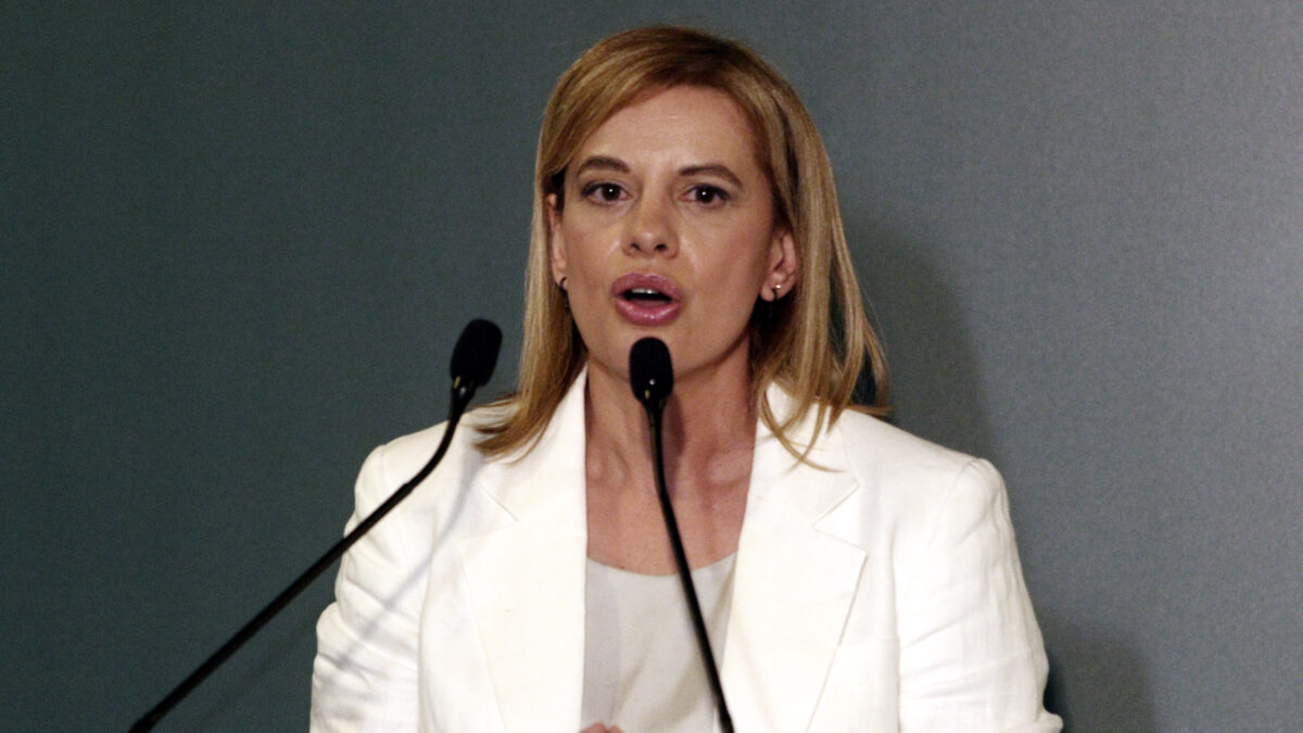H Ρόζα Βρεττού έφυγε από το ΠΑΣΟΚ με αιχμές κατά Ανδρουλάκη και οδεύει προς την ΕΛΑΣ – «Έγινε πιόνι στον σχεδιασμό Τσίπρα» λένε στη Χαριλάου Τρικούπη