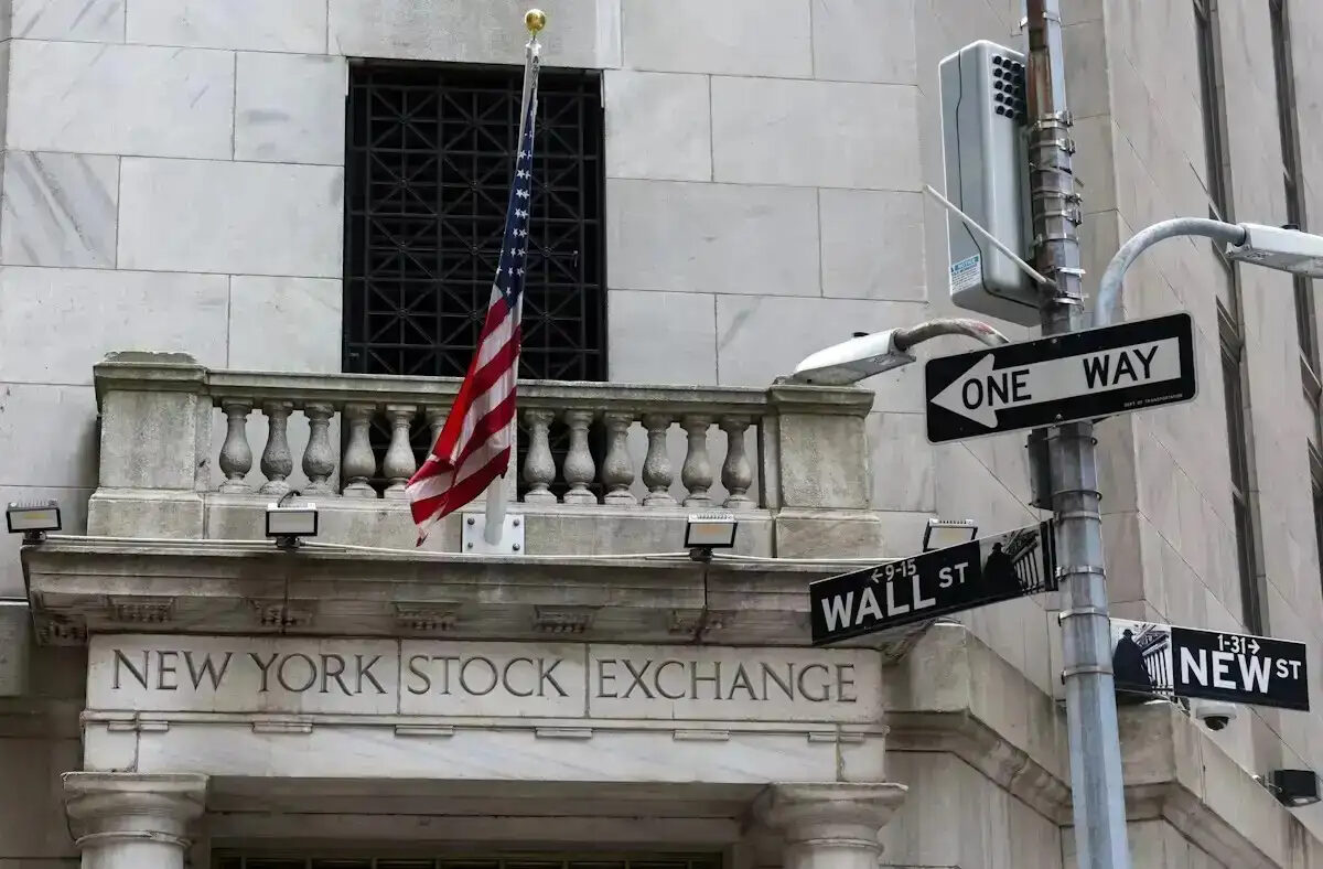 Wall Street: Επιφυλακτικά κινήθηκαν οι μετοχές με το βλέμμα στις αποδόσεις των ομολόγων