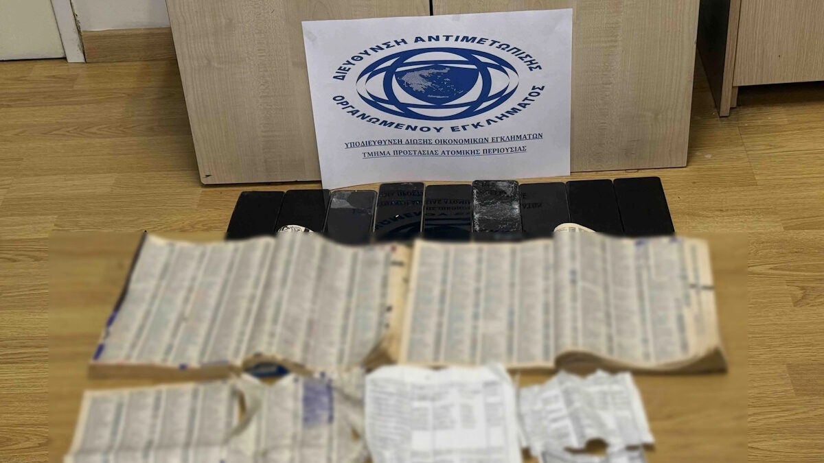Έφοδος της ΕΛΑΣ στο Ζεφύρι για την εξάρθρωση κυκλώματος με τηλεφωνικές απάτες