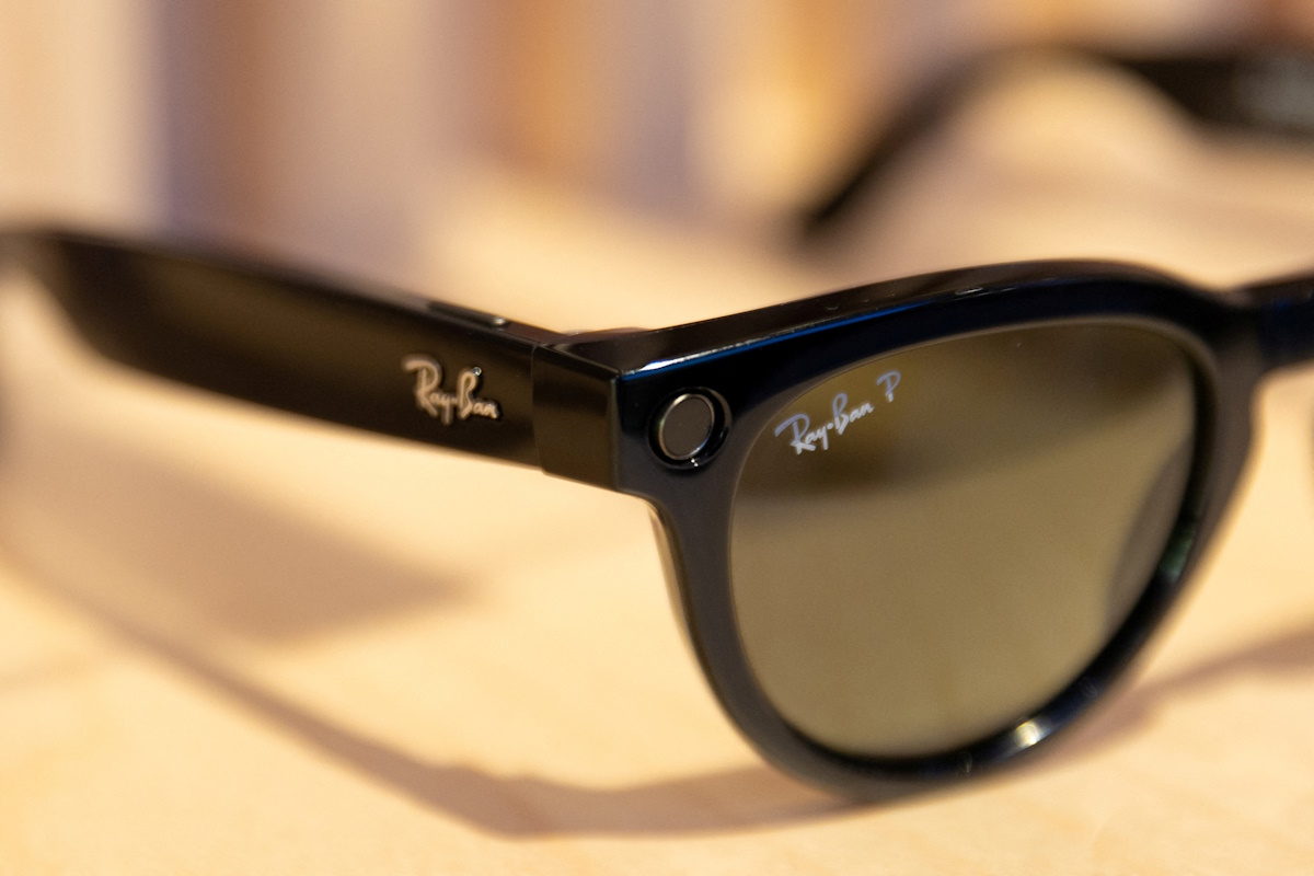 Τα Ray-Ban «σβήνουν» τις ανησυχίες για τα AI γυαλιά - Ξεπέρασαν τις προσδοκίες τα έσοδα, στα 7,5 δισ. ευρώ, άλμα 11% στη μετοχή