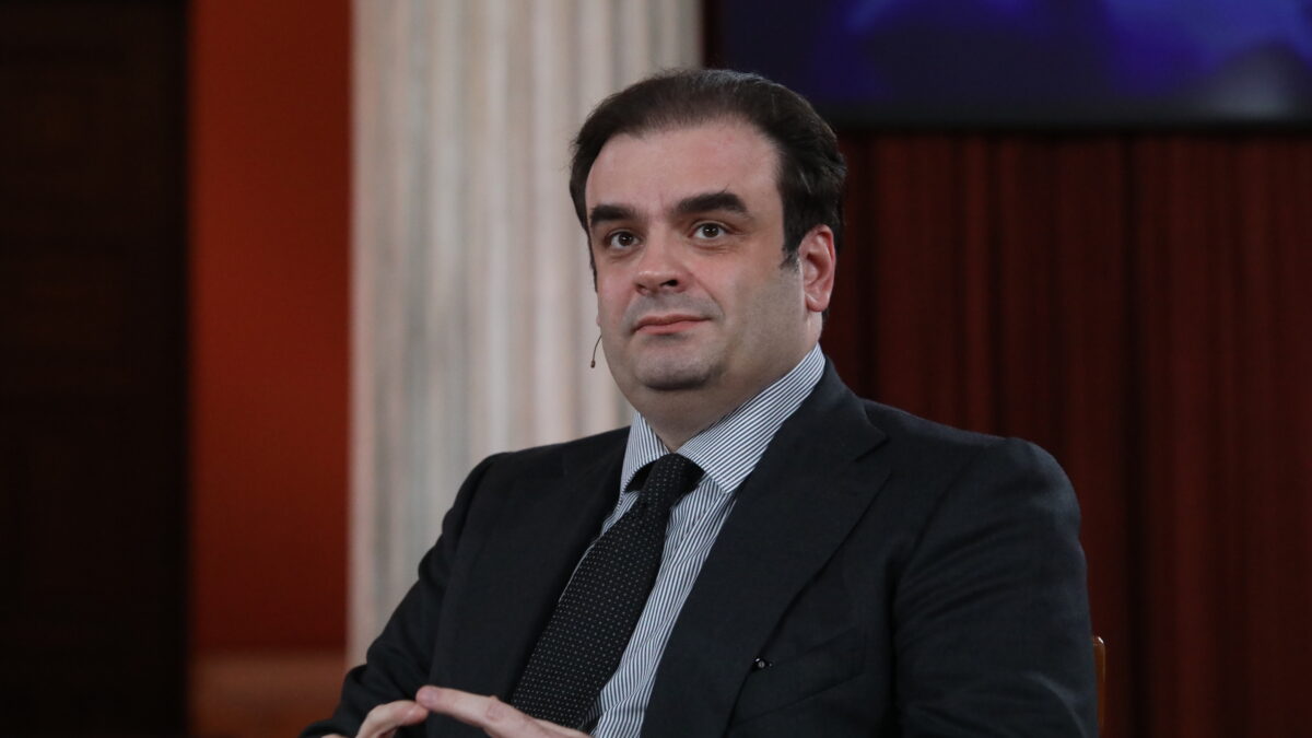 Συνέδριο "Διάλογοι για την Αθήνα. Από τον μύθο στη σύγχρονη πόλη" στο Εθνικό και Καποδιστριακό Πανεπιστήμιο Αθηνών.Εμβάθυνση στα ιστορικά θεμέλια της πόλης, από την αρχαιότητα έως τη σύγχρονη πολιτική κουλτούρα, τις ευκαιρίες για τους νέους, τις οικονομικές προοπτικές, την αστική λειτουργικότητα, την ανθεκτικότητα στην κλιματική αλλαγή, τη βιώσιμη κινητικότητα, την "πόλη των 15 λεπτών" και τη μετασχηματιστική δύναμη των τεχνών και του πολιτισμού στη διαμόρφωση μιας ζωντανής μητρόπολης του 21ου αιώνα. Τρίτη 6 Οκτωβρίου 2026.