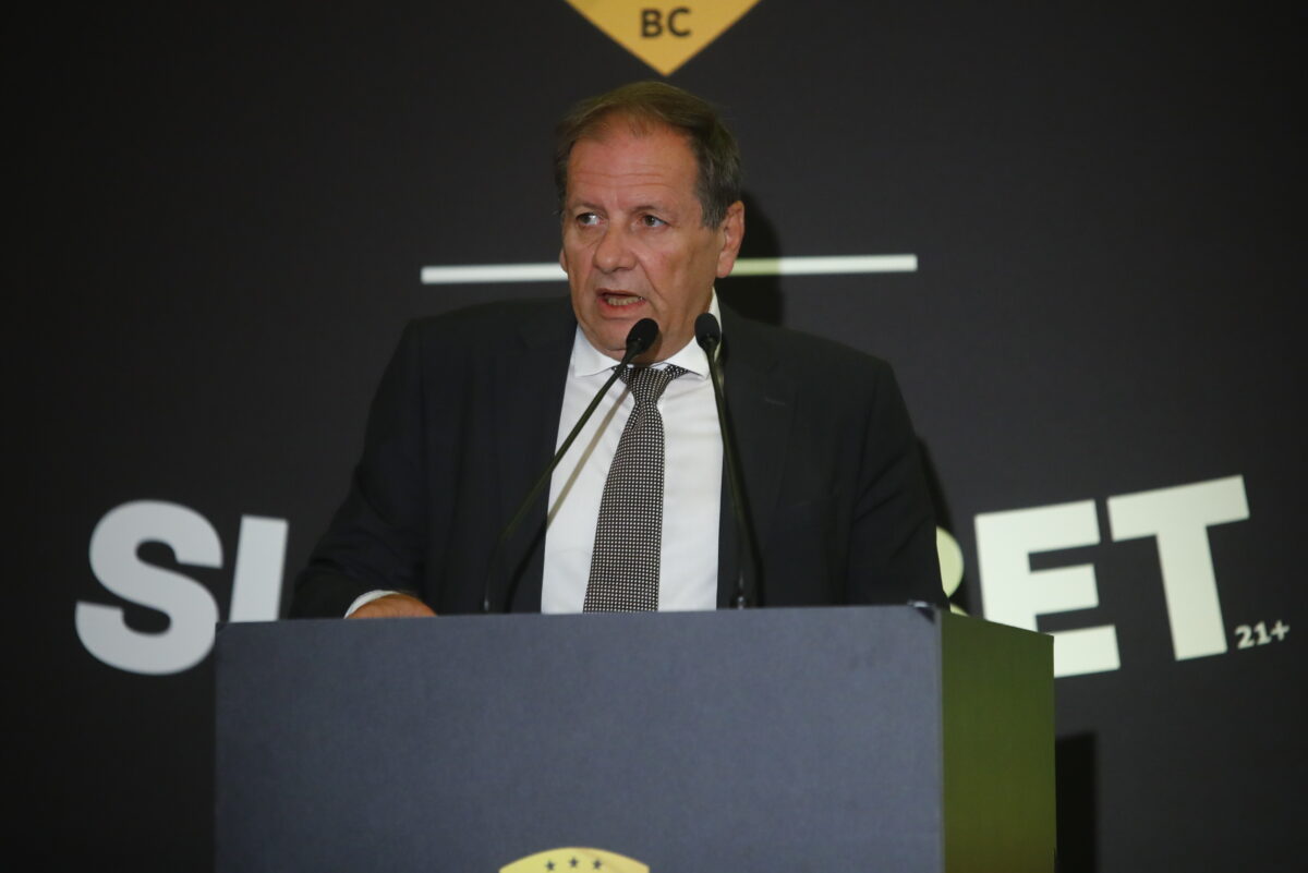 Αποκαλυπτικός Αγγελόπουλος: «Συμβατικά υποχρεωμένοι να εξυπηρετήσουμε τον Ολυμπιακό, αν χρειαστεί θα παίξουμε στο ΣΕΦ»