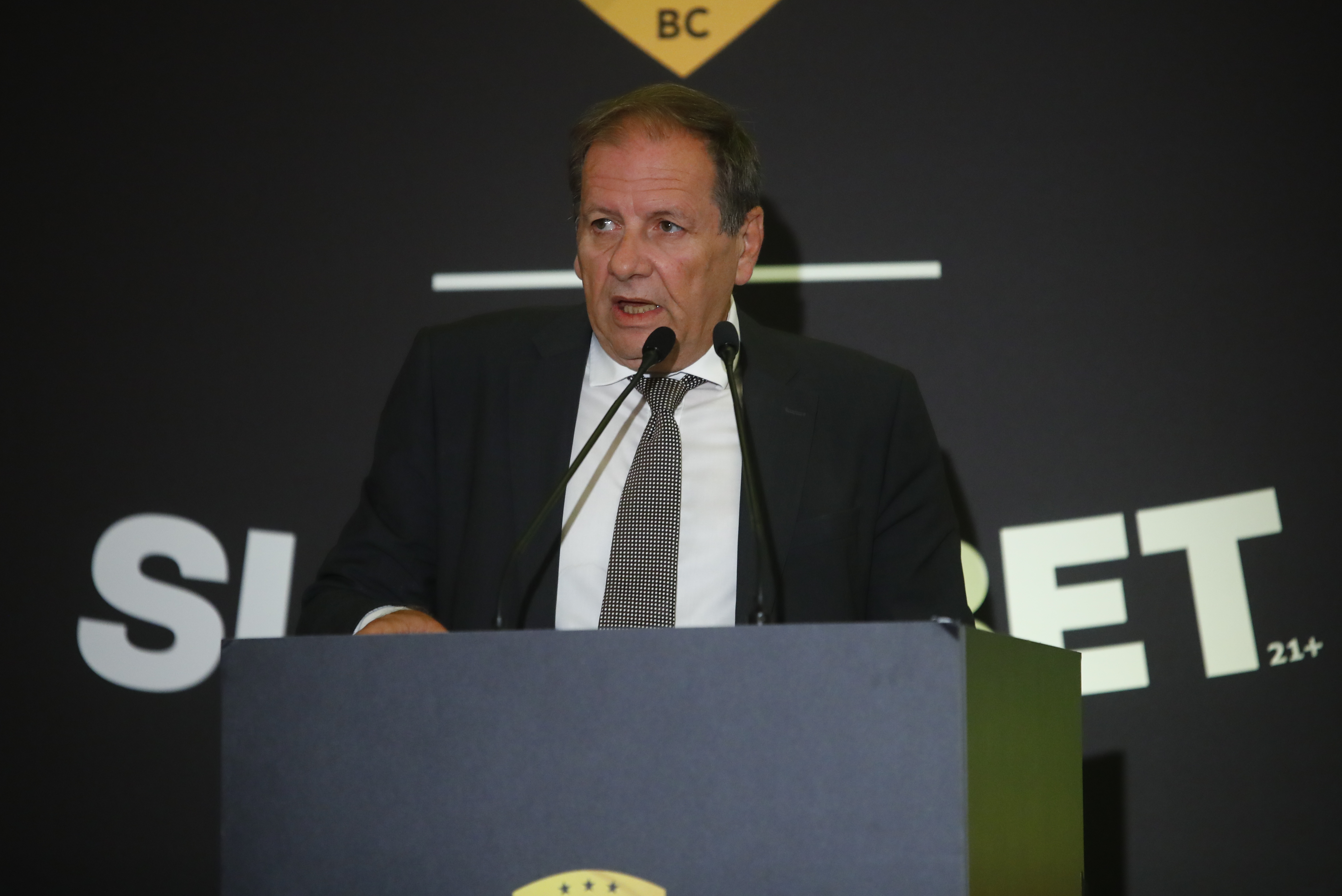 Αποκαλυπτικός Αγγελόπουλος: «Συμβατικά υποχρεωμένοι να εξυπηρετήσουμε τον Ολυμπιακό, αν χρειαστεί θα παίξουμε στο ΣΕΦ»
