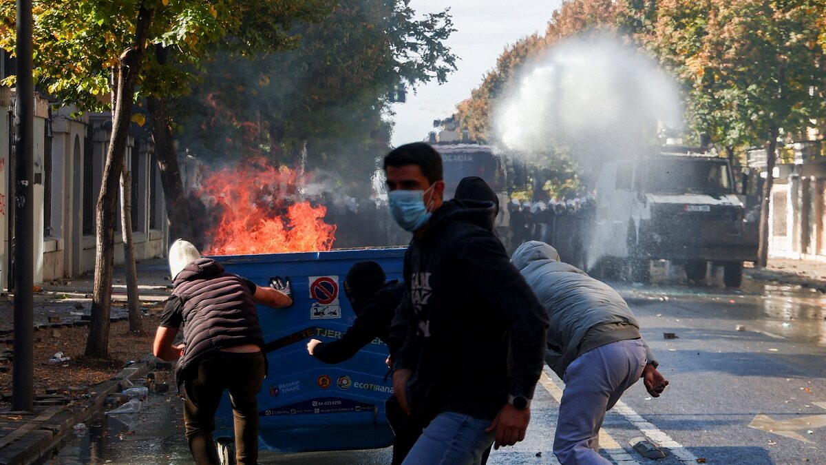 Διαδηλώσεις στα Τίρανα