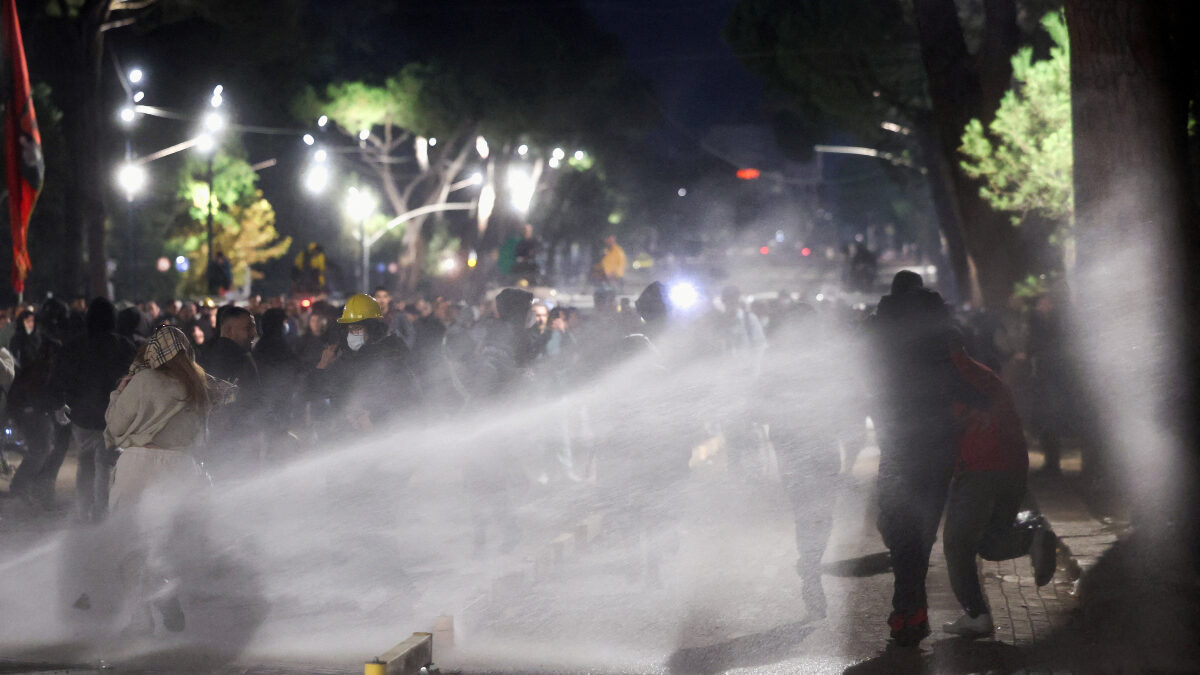 Επεισόδια για 9η ημέρα στην Αλβανία