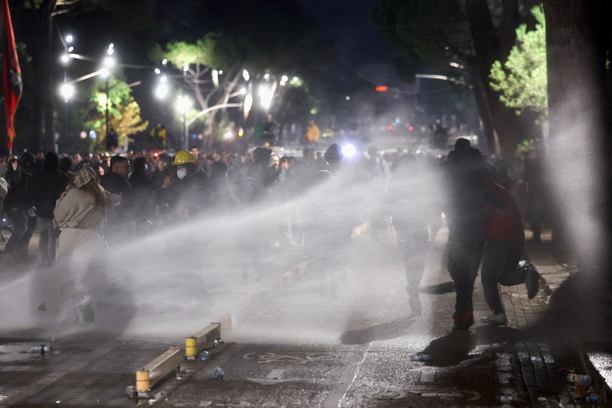 Επεισόδια για 9η ημέρα στην Αλβανία