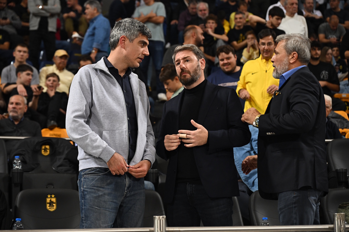 Ο Νίκος Ανδρουλάκης στο Nick Galis Hall για το ματς του Άρη στο Eurocup | Επικαιρότητα στο LivePress.gr
