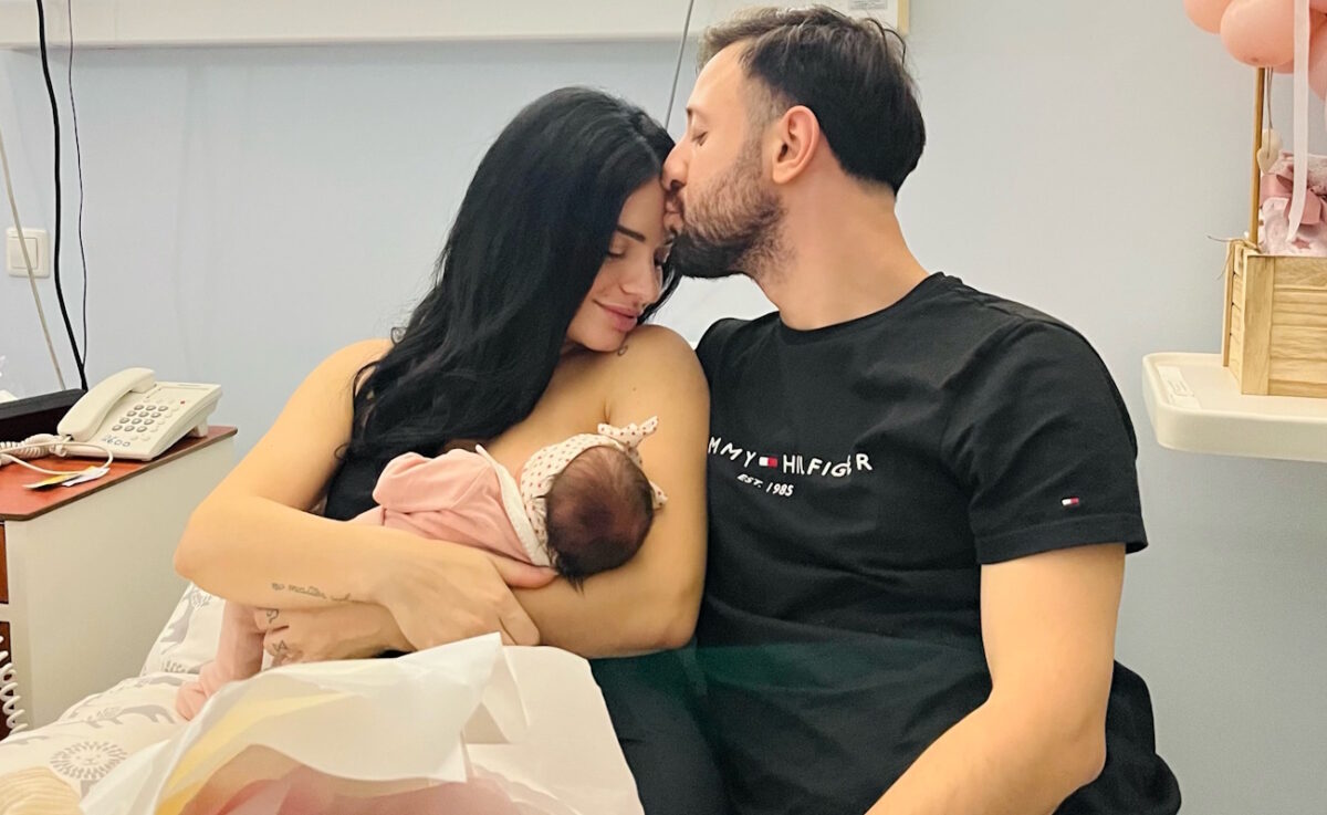 The Bachelor: Η Αντζελίνα Χαλντέντα έγινε μητέρα - Οι αναρτήσεις από το μαιευτήριο
