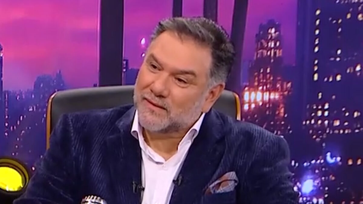 Ο Γρηγόρης Αρναούτογλου στην πρεμιέρα της εκπομπής «The 2night Show»