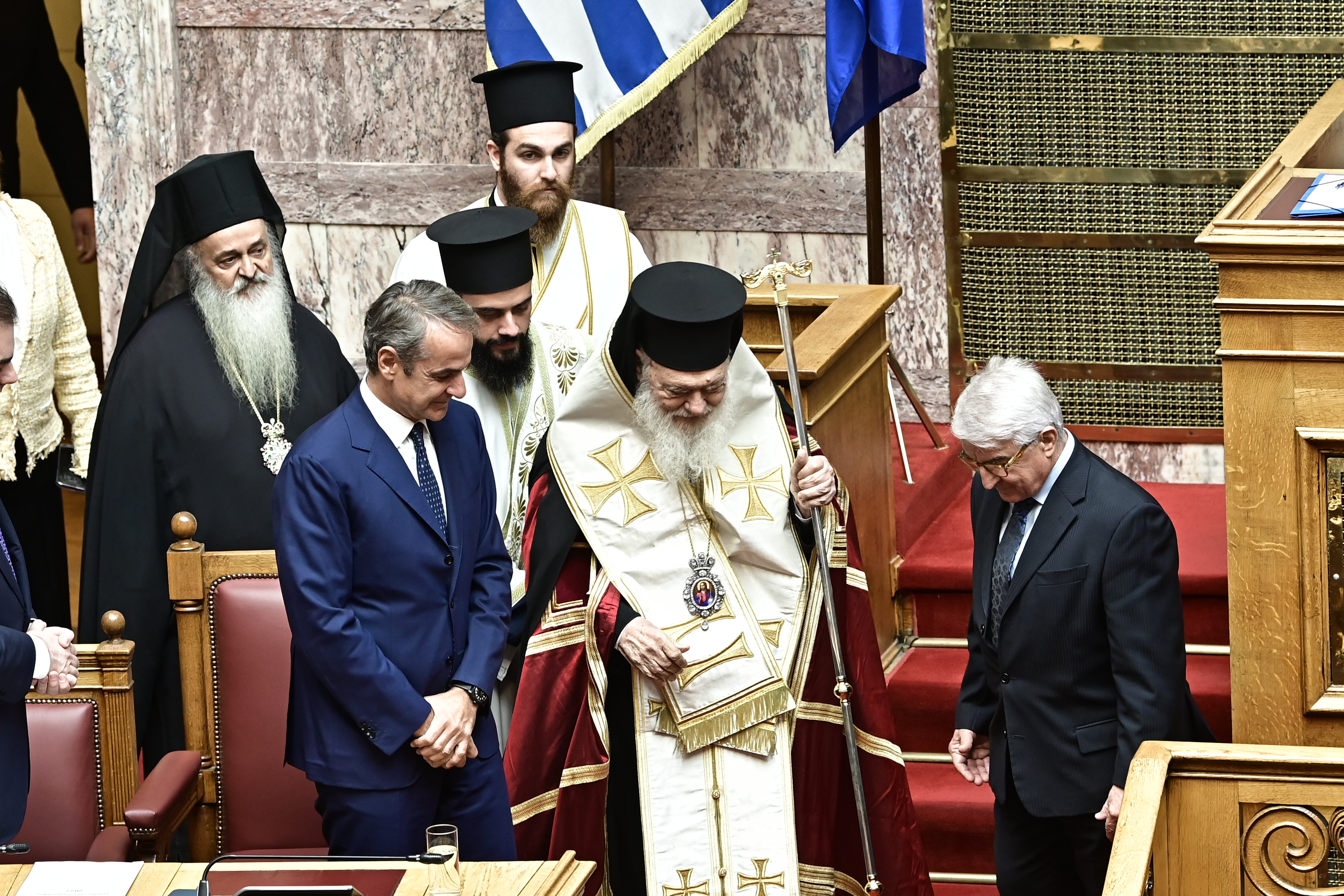 Βουλή: Υπομονή και ομόνοια η ευχή του Αρχιεπισκόπου στον αγιασμό – Παρόντες όλοι οι πολιτικοί αρχηγοί πλην του Βελόπουλου