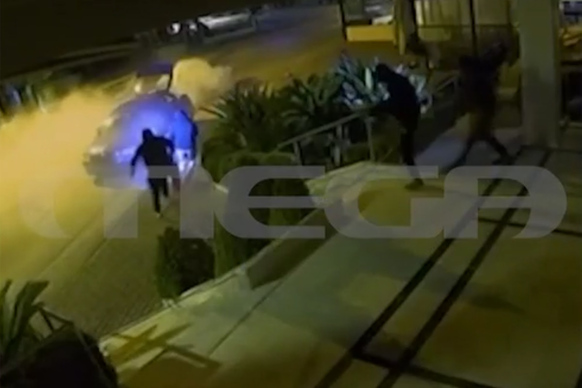 Αυλίδα: Κινηματογραφική διάρρηξη με μπουλντόζα σε κοσμηματοπωλείο - «Πάνω από 10.000 η ζημιά στο κτίριο», είπε ο ιδιοκτήτης