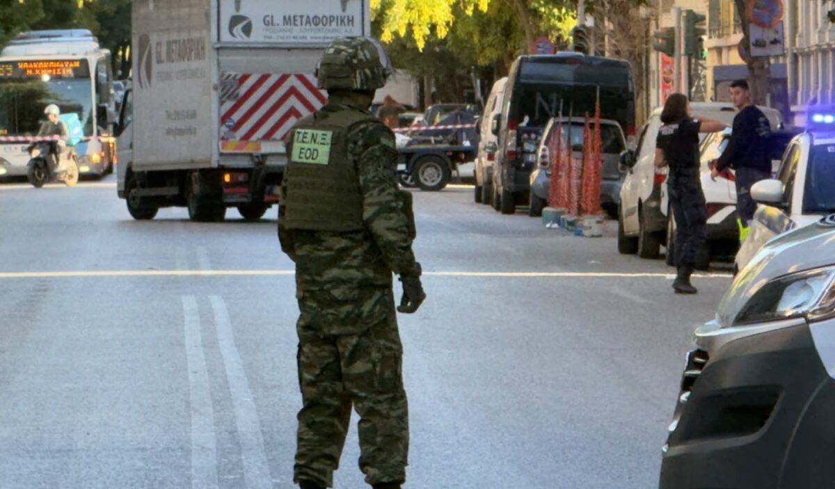 Πέταξαν χειροβομβίδα έξω από καφέ στο κέντρο της Αθήνας: ΤΕΕΜ στο σημείο και διακοπή κυκλοφορίας στην Αχαρνών