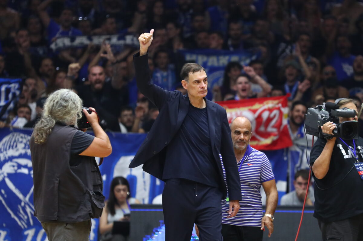 Ο Γιώργος Μπαρτζώκας χειροκρότησε ειρωνικά τους οπαδούς του Ηρακλή που τον έβριζαν στο Ιβανώφειο