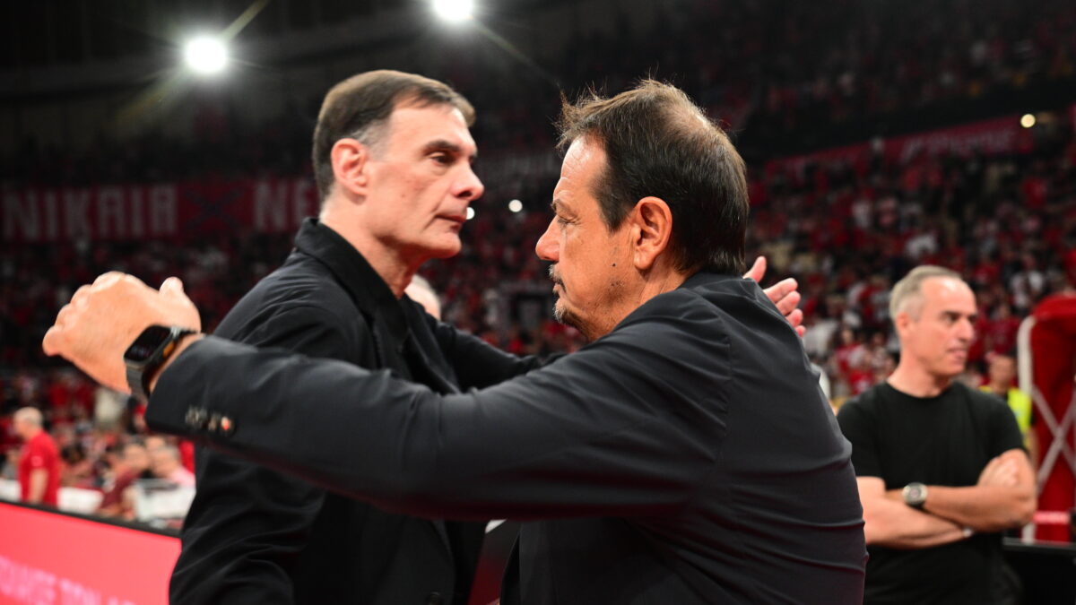 Ο Γιώργος Μπαρτζώκας με τον Εργκίν Αταμάν