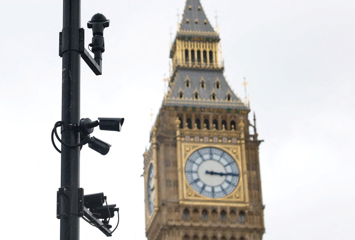 Η Βρετανία αυξάνει την φορολογία στις τράπεζες για τη χρηματοδότηση ενισχύσεων στα νοικοκυριά