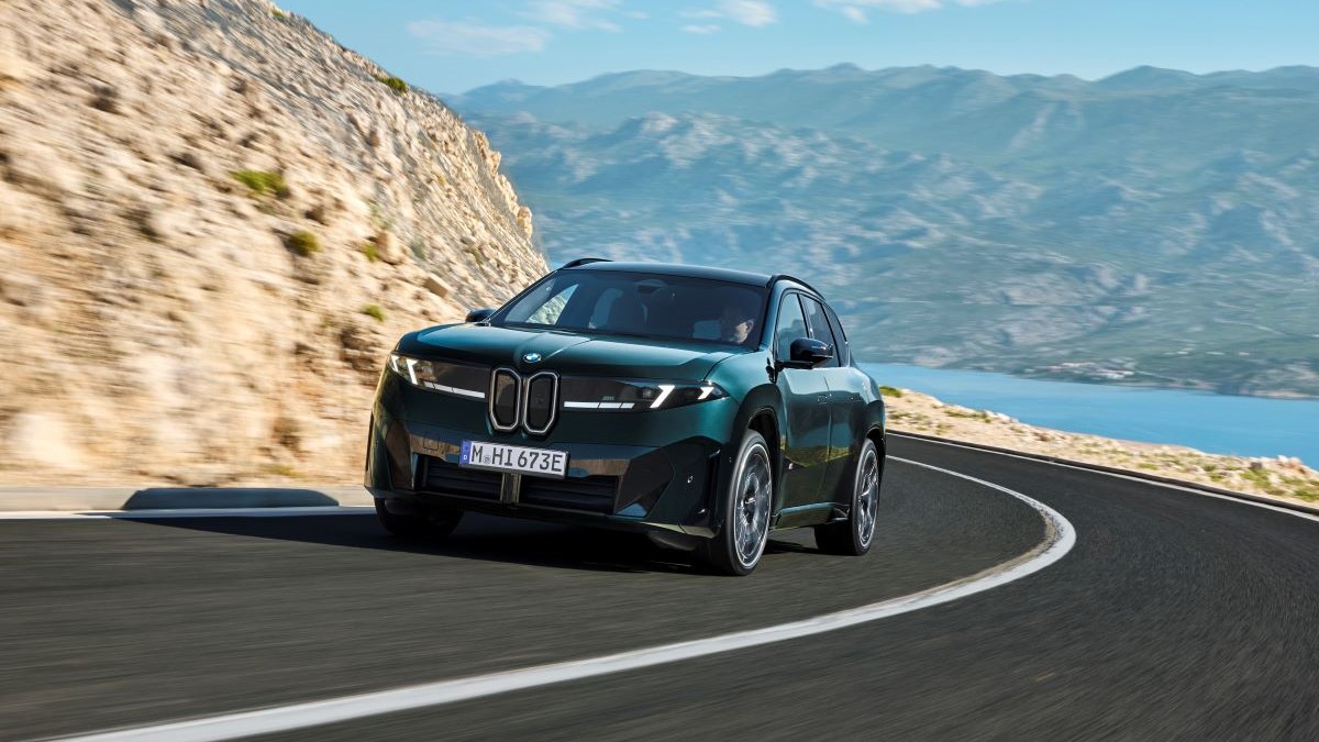 BMW iX3 M60 xDrive με 612 ίππους και αυτονομία έως 754 χλμ.