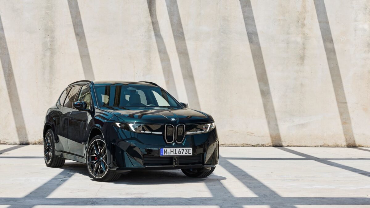 BMW iX3 M60 xDrive με 612 ίππους και αυτονομία έως 754 χλμ.