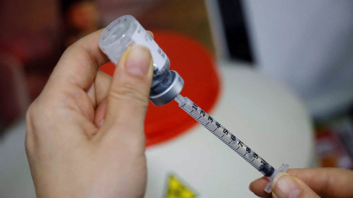 A nurse prepares Botox injection, amid the coronavirus disease (COVID-19) pandemic in Seoul, South Korea, December 15, 2020. Picture taken on December 15, 2020. REUTERS/Kim Hong-Ji/File Photo