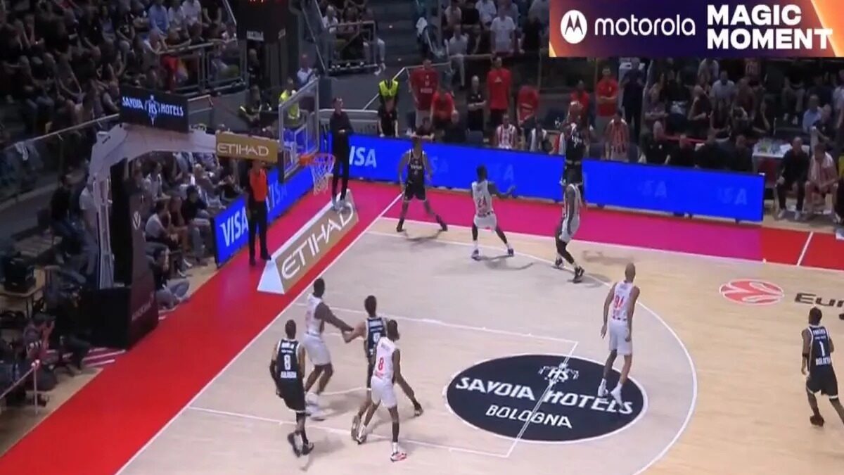 Βίρτους Μπολόνια – Ολυμπιακός: Το buzzer beater τρίποντο του Καρ που χάρισε τη νίκη στους Ιταλούς