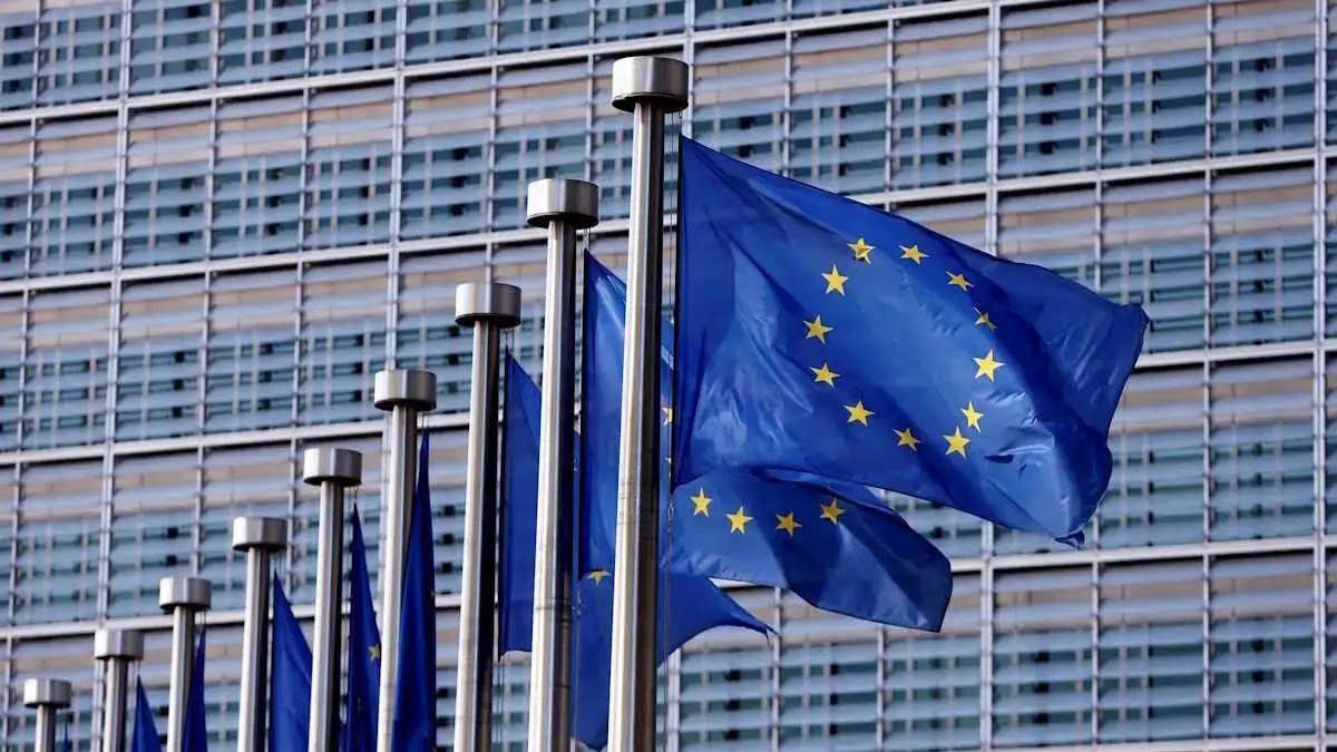 Scope Ratings: Κρίσιμο τεστ για την Ευρώπη οι εκλογές του 2027 - Οι προκλήσεις της Γαλλίας και η αναβάθμιση της Ελλάδας